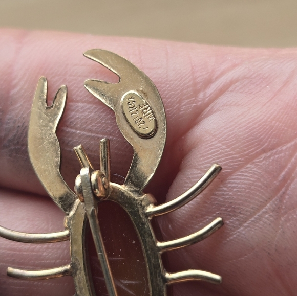 17.5g Vtg 12k Gold Filled Benrus  Watch And  Lobster Pin With Carnelian Torso - Picture 4 of 6